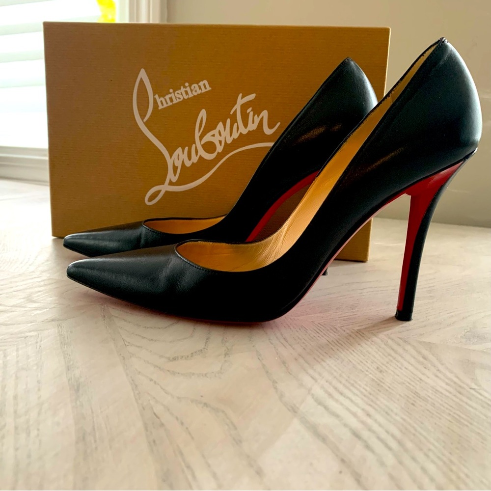 Christian Loubotutin Apostrophy Leather Pointed Red Sole Pump size 37 Black